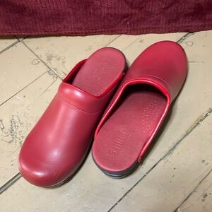 Sanita clogs, red, size 39